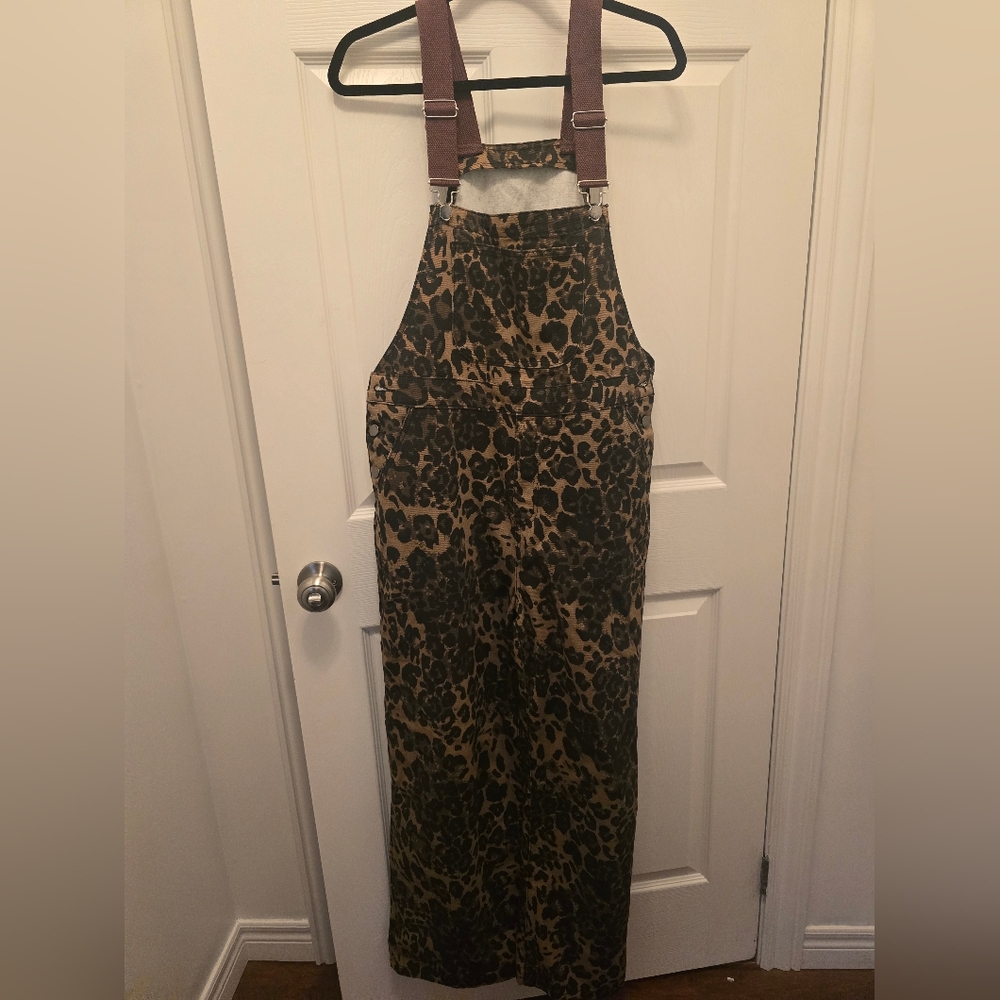 Leopard overalls